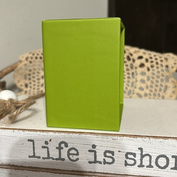 NIB.  BETSEY JOHNSON GUMMY BEAR NECKLACE AND EARRINGS BOXED SET - Picture 6 of 9